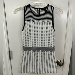WHITE HOUSE BLACK MARKET Sleeveless TOP SIZE XS